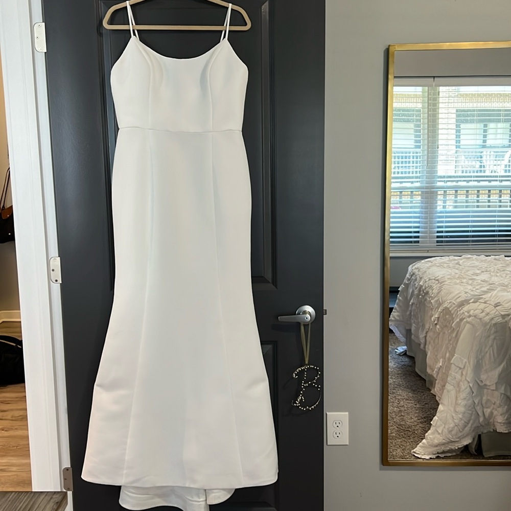 Designer: Amsale
Style: Moe-GB100A
Fabric: Faille
Color: Ivory
Size: 12